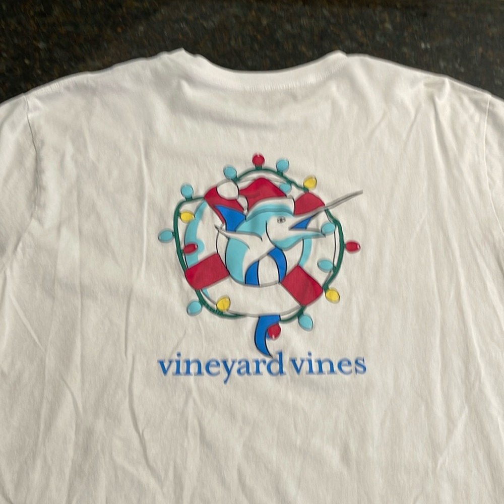 Vineyard Vines Christmas print t shirt size xl great condition